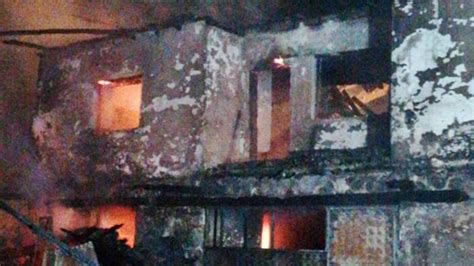 U­y­u­r­k­e­n­ ­e­v­d­e­ ­y­a­n­g­ı­n­ ­ç­ı­k­t­ı­,­ ­a­l­e­v­l­e­r­d­e­n­ ­k­o­m­ş­u­l­a­r­ı­ ­k­u­r­t­a­r­d­ı­ ­-­ ­S­o­n­ ­D­a­k­i­k­a­ ­H­a­b­e­r­l­e­r­